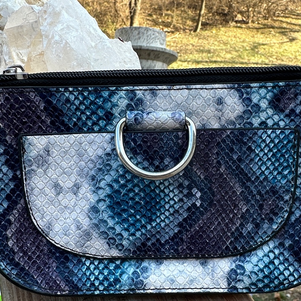Blue Purple and White Snakeskin Wristlet Zip Clutch EUC - Picture 2 of 5